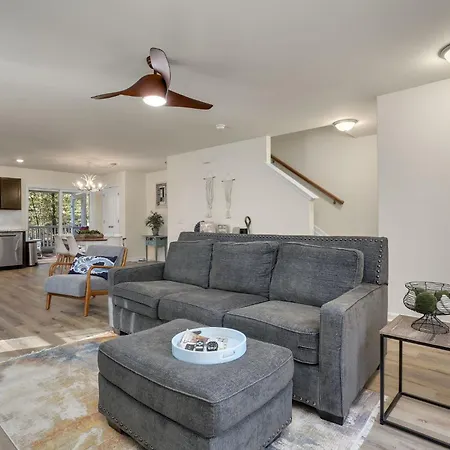 Sea Glass Retreat - Pet Friendly, Shared Pools!